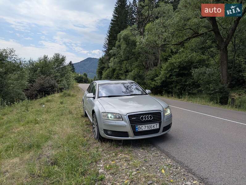 Седан Audi A8 2007 в Самборі