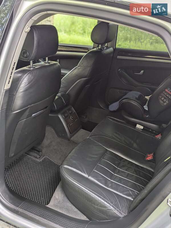 Седан Audi A8 2007 в Самборі