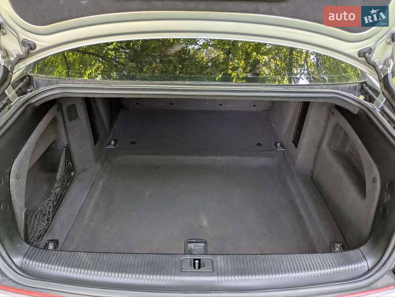 Седан Audi A8 2007 в Самборі