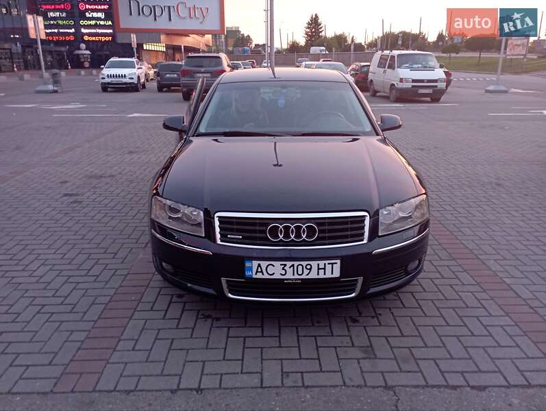 Седан Audi A8 2004 в 