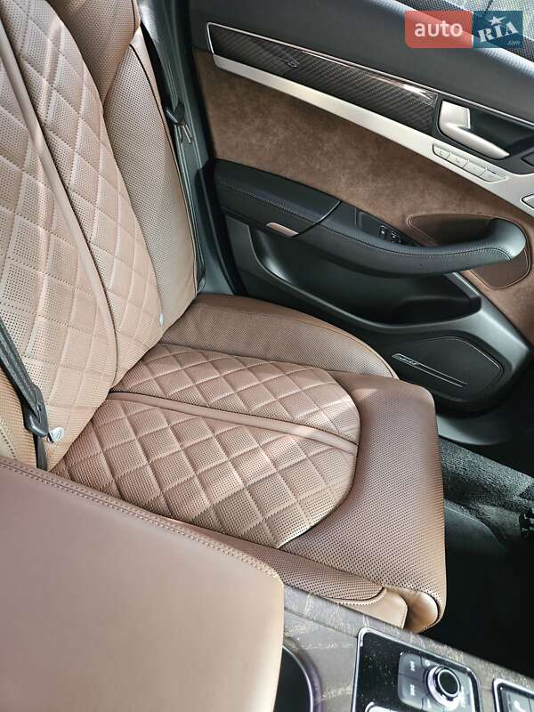 Седан Audi A8 2012 в Харкові