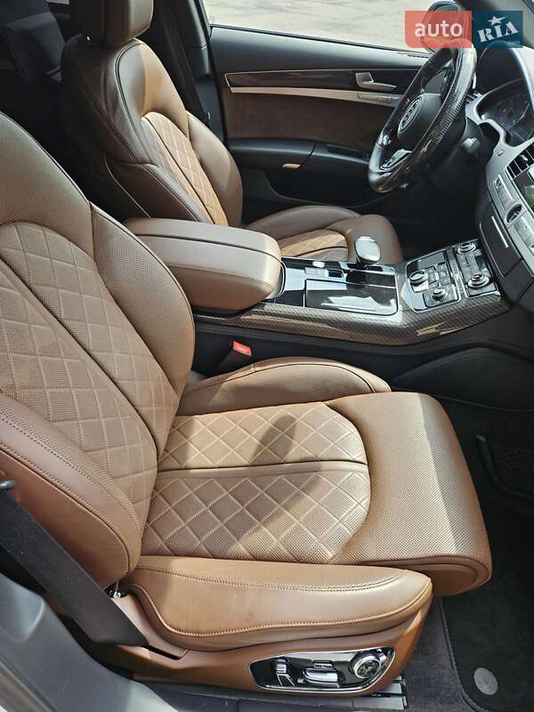 Седан Audi A8 2012 в Харкові