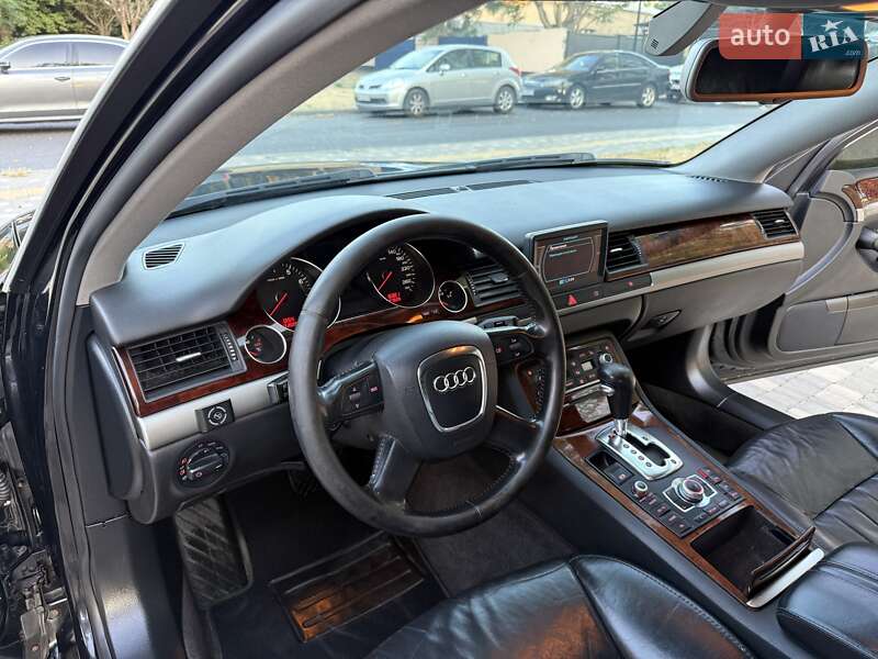 Седан Audi A8 2006 в Одесі