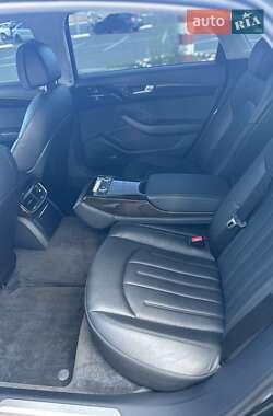 Седан Audi A8 2017 в 
