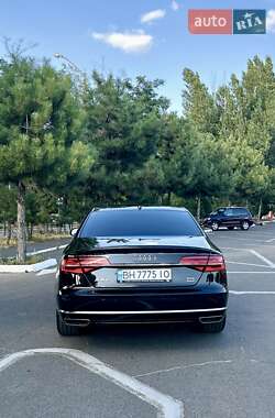 Седан Audi A8 2017 в 