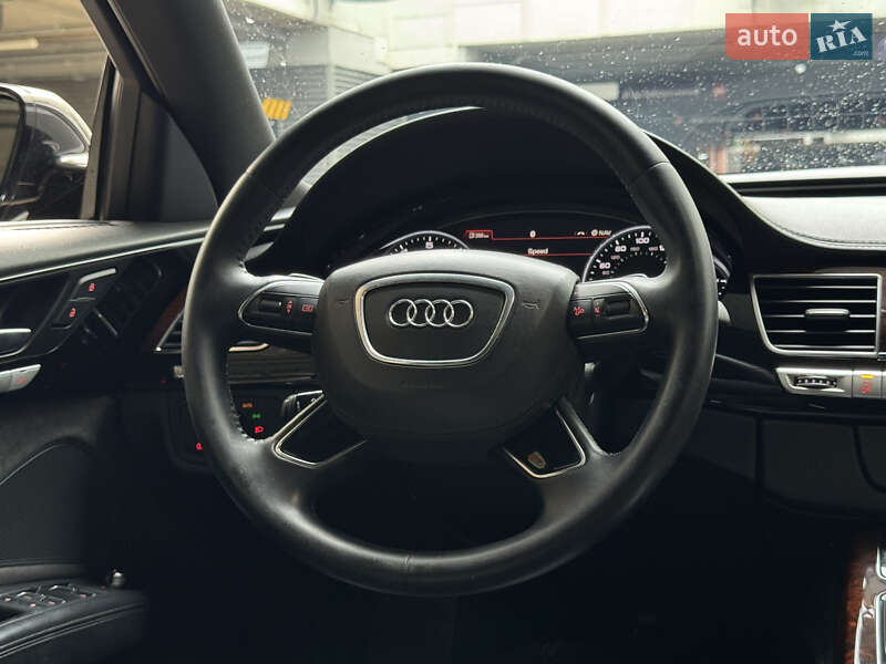 Седан Audi A8 2012 в Києві