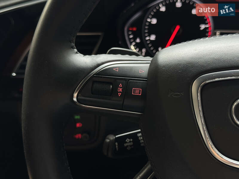 Седан Audi A8 2012 в Києві