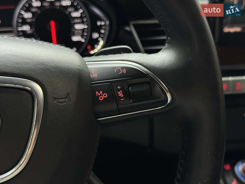 Седан Audi A8 2012 в Києві