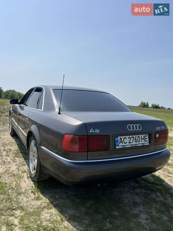 Седан Audi A8 2000 в Сарнах