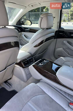 Седан Audi A8 2010 в 
