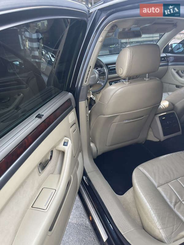 Седан Audi A8 2005 в Днепре
