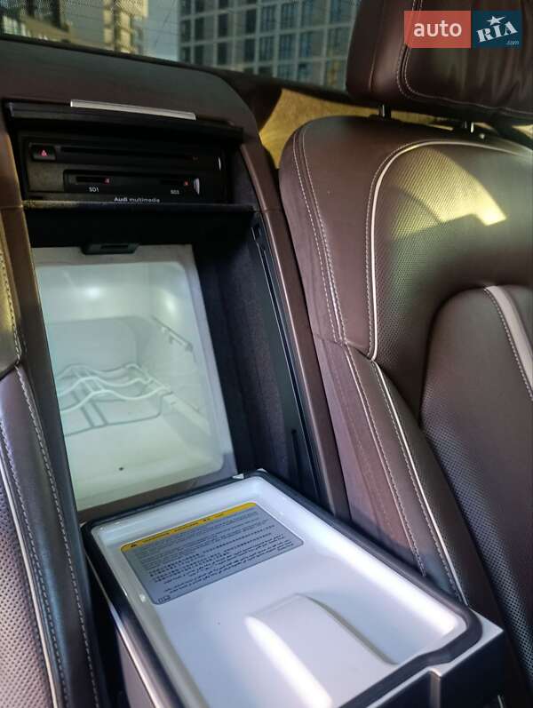 Седан Audi A8 2012 в Львове