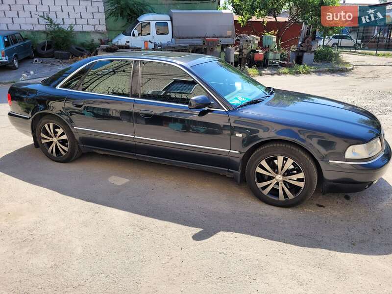 Седан Audi A8 2001 в Днепре