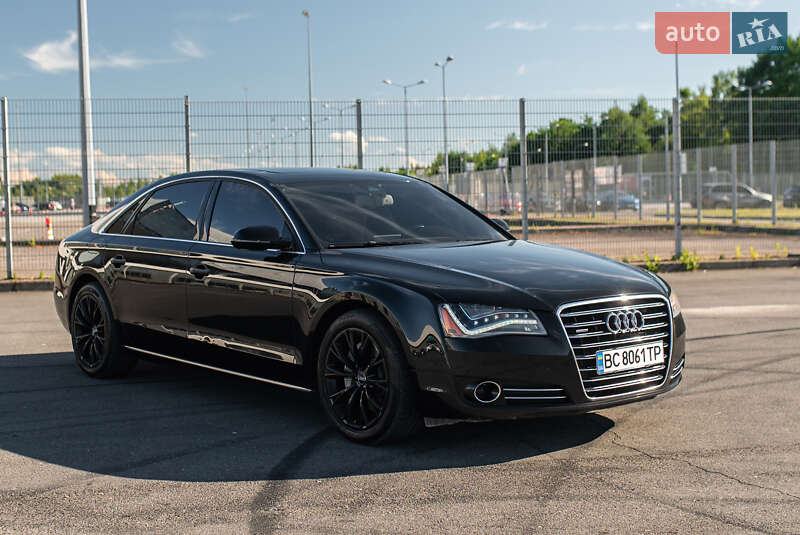 Седан Audi A8 2013 в Львове