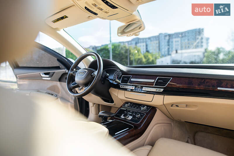 Седан Audi A8 2013 в Львове