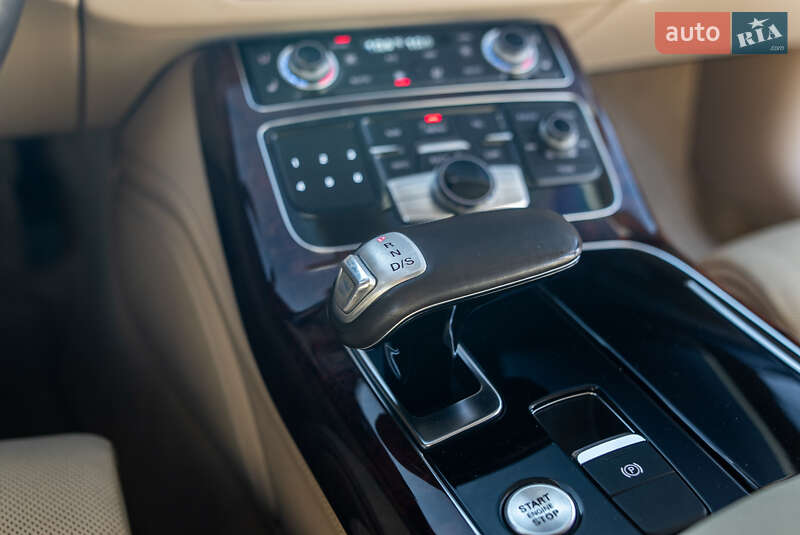 Седан Audi A8 2013 в Львове