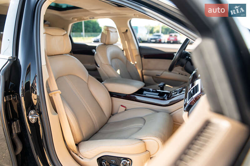 Седан Audi A8 2013 в Львове