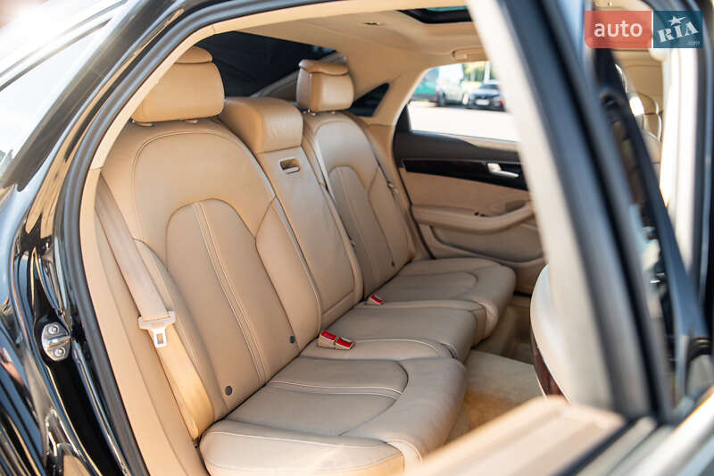 Седан Audi A8 2013 в Львове