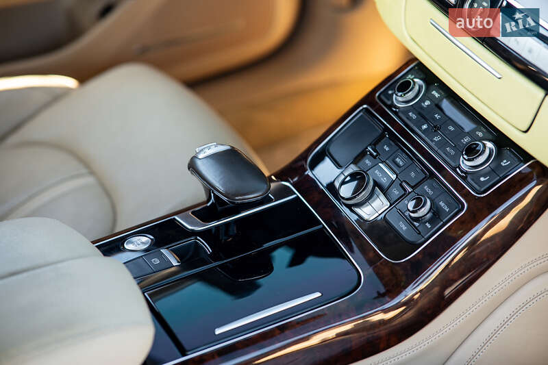Седан Audi A8 2013 в Львове