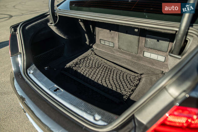 Седан Audi A8 2013 в Львове
