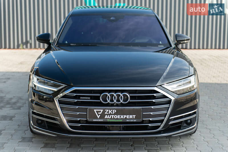 Седан Audi A8 2018 в Мукачево