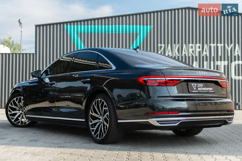 Седан Audi A8 2018 в Мукачево