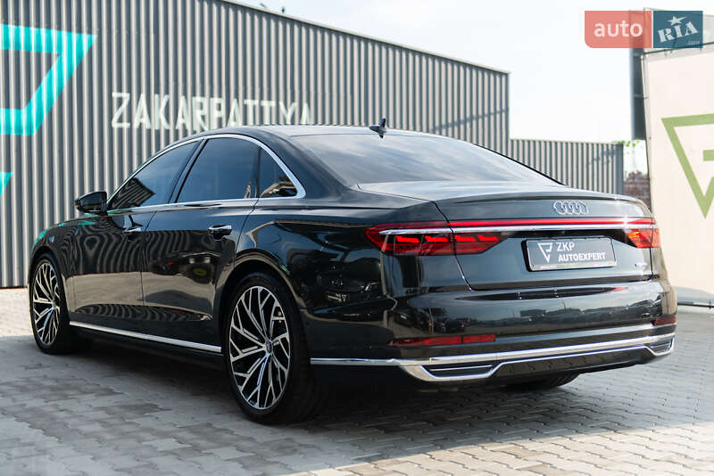 Седан Audi A8 2018 в Мукачево
