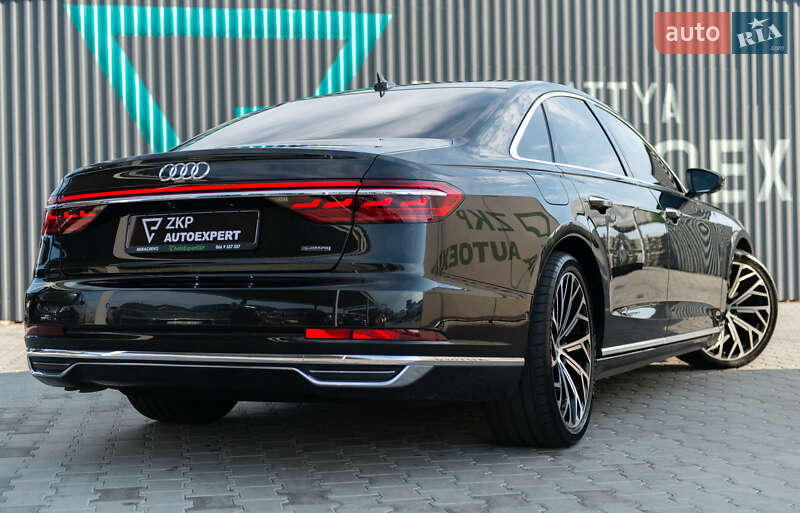 Седан Audi A8 2018 в Мукачево