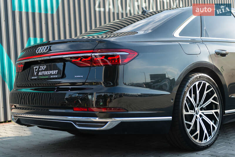 Седан Audi A8 2018 в Мукачево