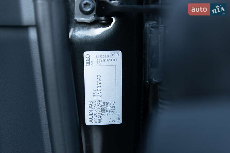 Седан Audi A8 2018 в Мукачево