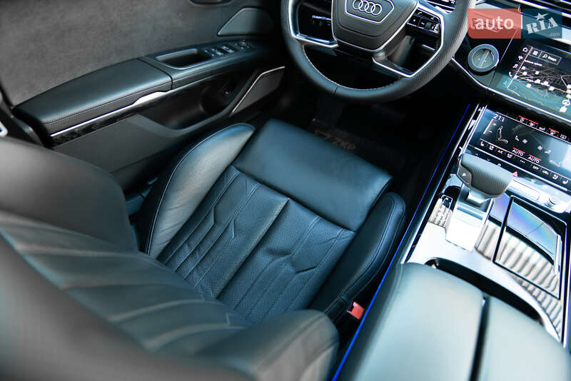 Седан Audi A8 2018 в Мукачево