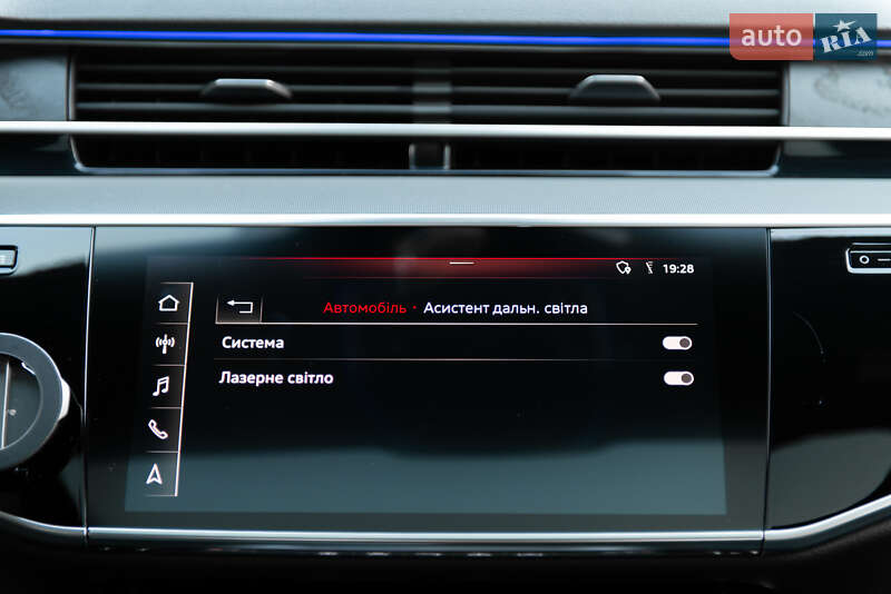 Седан Audi A8 2018 в Мукачево