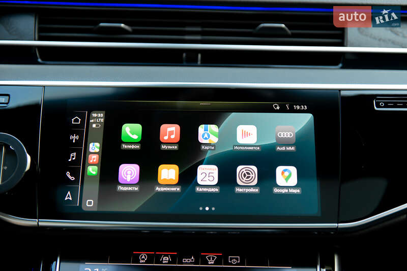 Седан Audi A8 2018 в Мукачево