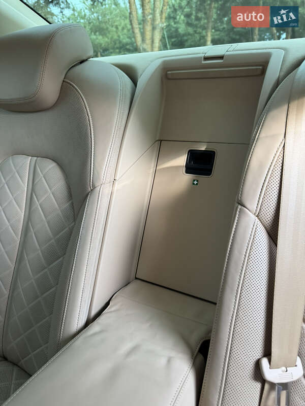 Седан Audi A8 2013 в Киеве
