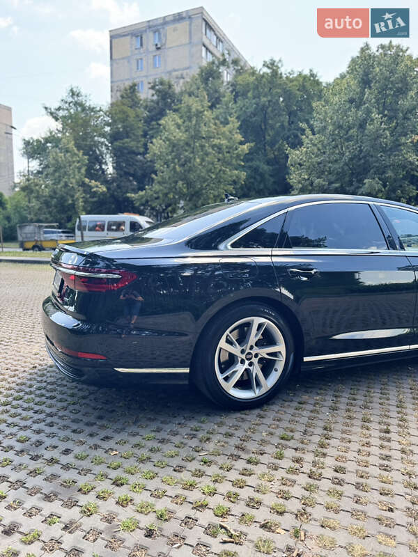Седан Audi A8 2022 в Києві