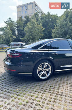 Седан Audi A8 2022 в 