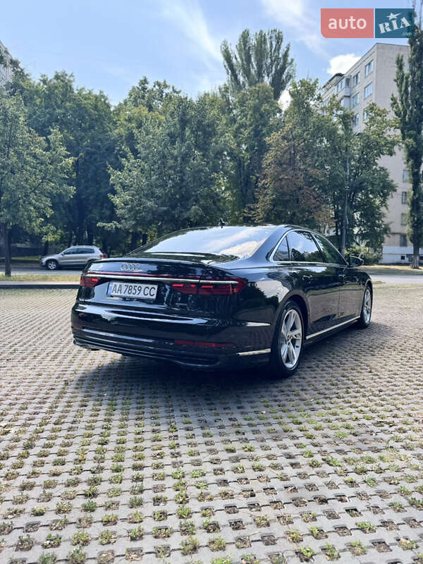Седан Audi A8 2022 в Києві