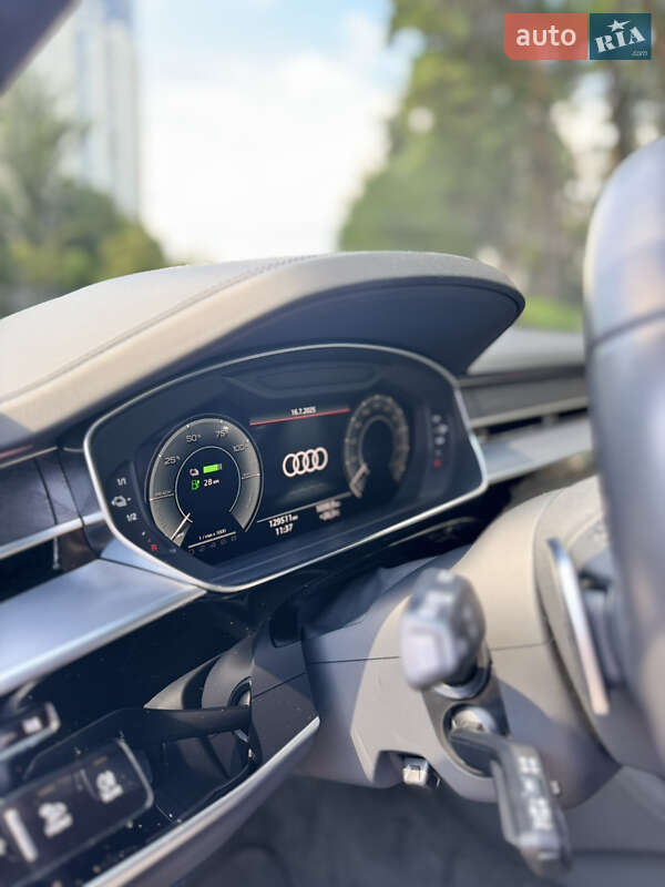 Седан Audi A8 2022 в Києві