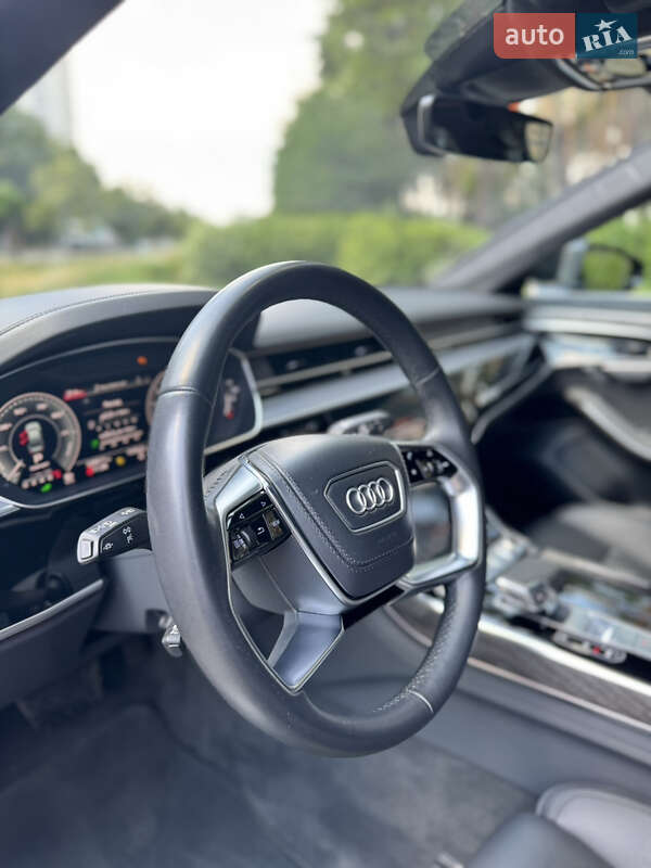 Седан Audi A8 2022 в Києві