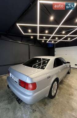 Седан Audi A8 2000 в 