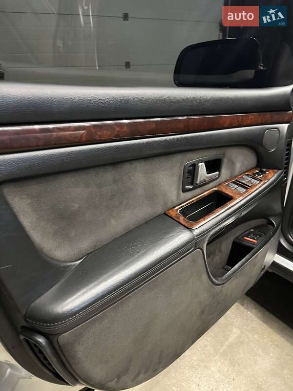 Седан Audi A8 2000 в Львове