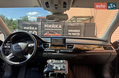 Седан Audi A8 2017 в 