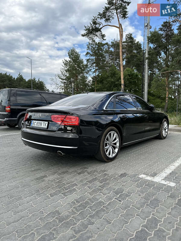 Седан Audi A8 2013 в Львові