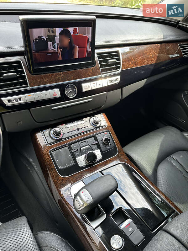 Седан Audi A8 2013 в Львові