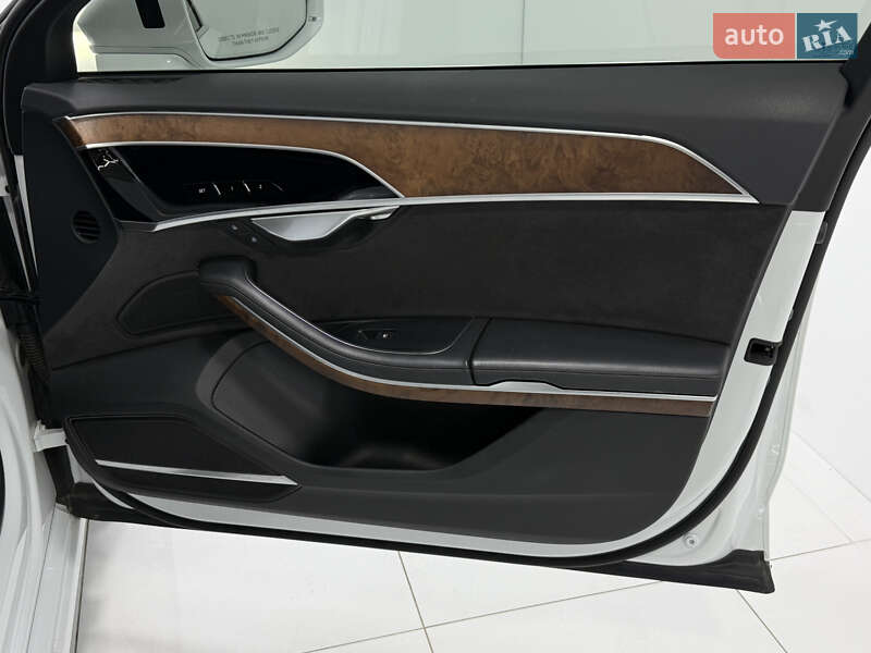 Седан Audi A8 2019 в Одессе