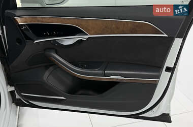 Седан Audi A8 2019 в 