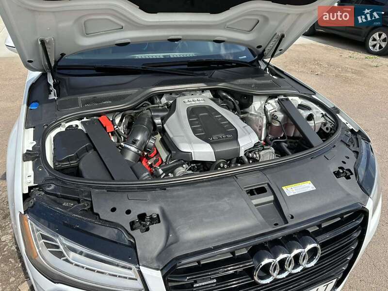 Седан Audi A8 2015 в Чернигове