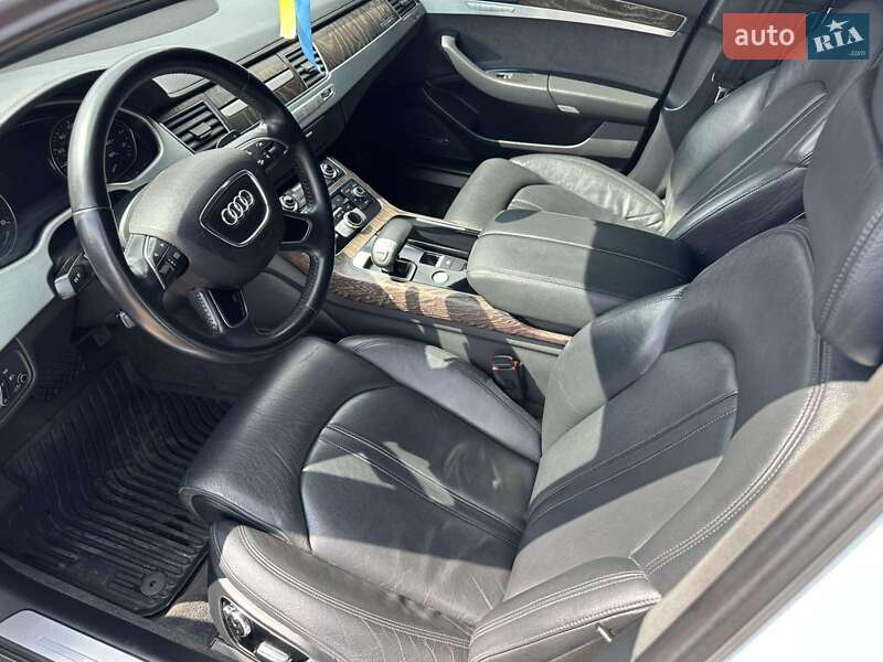 Седан Audi A8 2015 в Чернигове