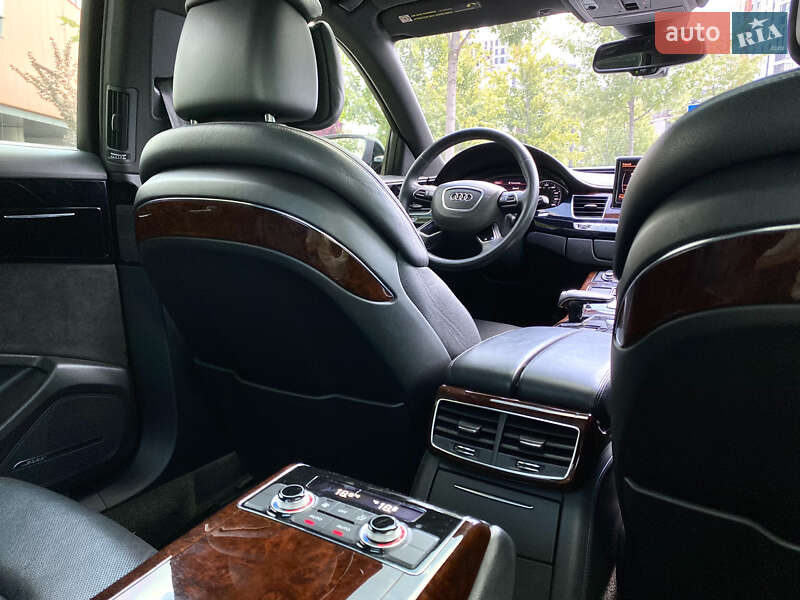 Седан Audi A8 2012 в Києві