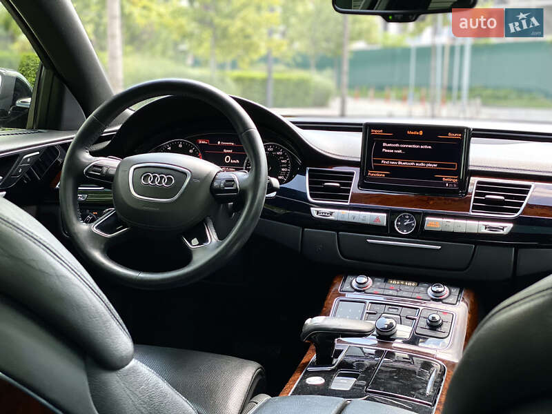 Седан Audi A8 2012 в Києві